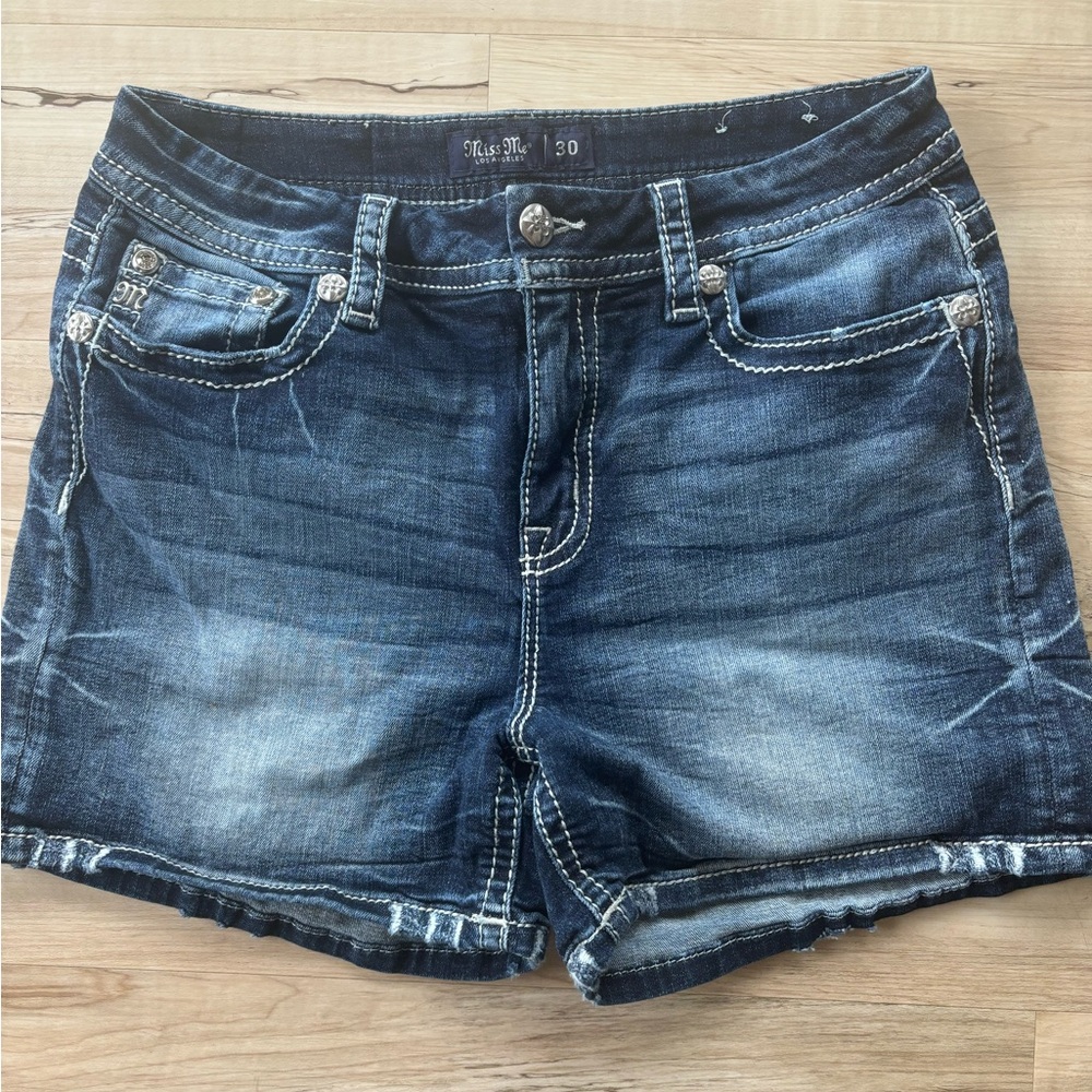 Woman’s Miss Me Jean short